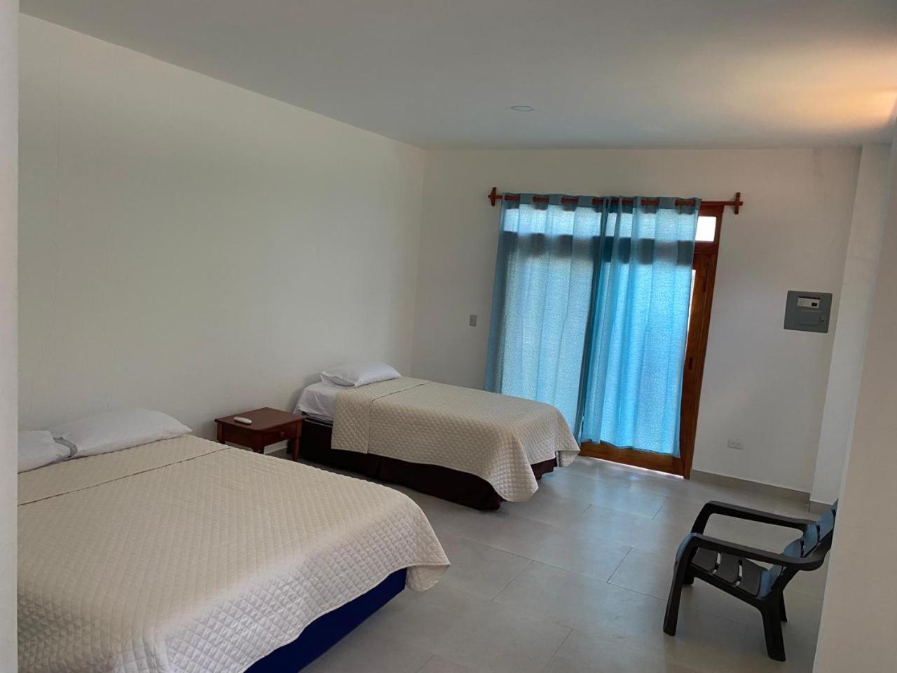 Penguin House Hotel Puerto Villamil Exterior foto