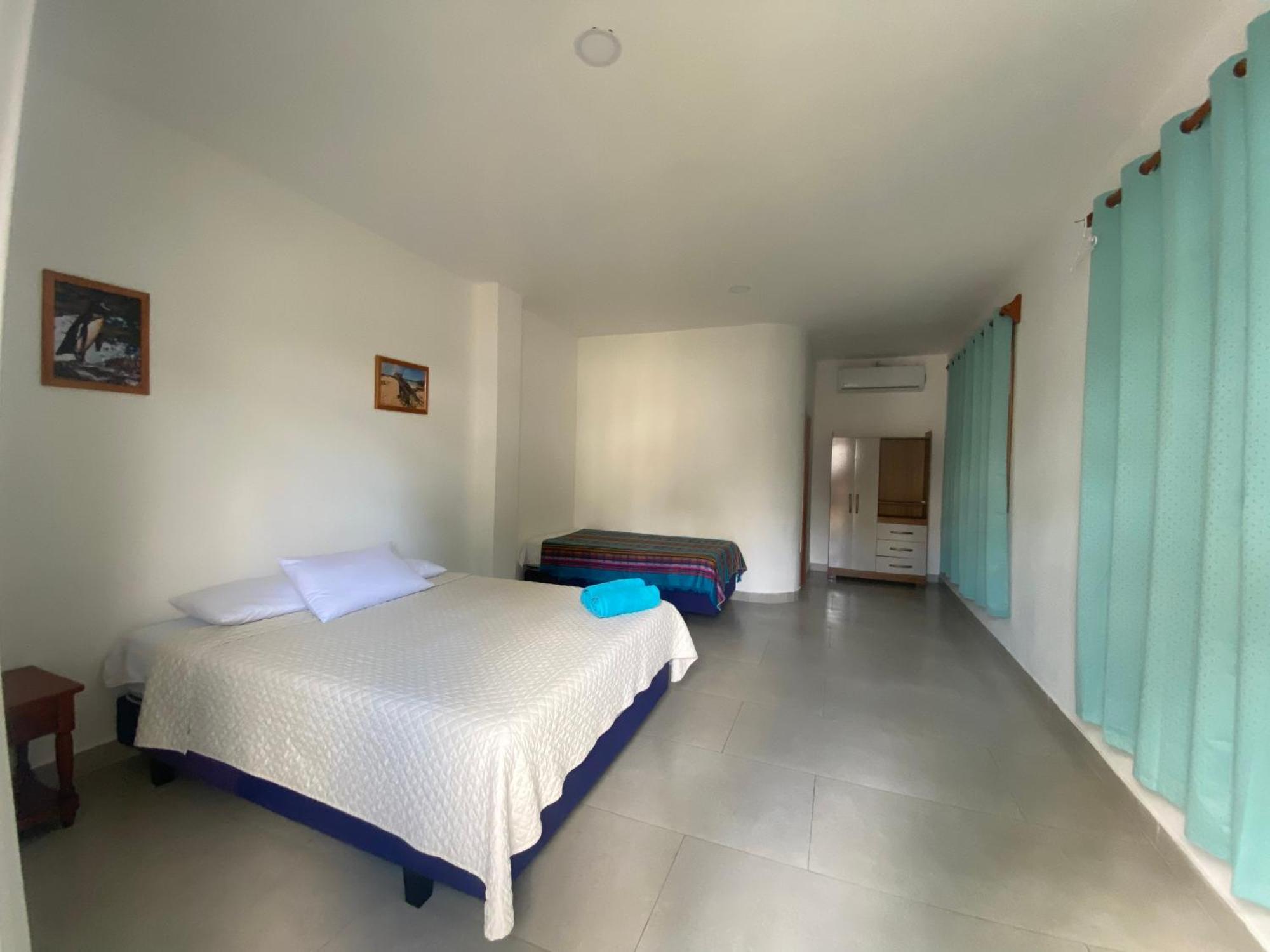 Penguin House Hotel Puerto Villamil Exterior foto